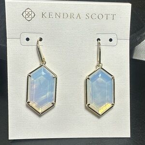 Kendra Scott Earrings opalite gold “Hallie” New!